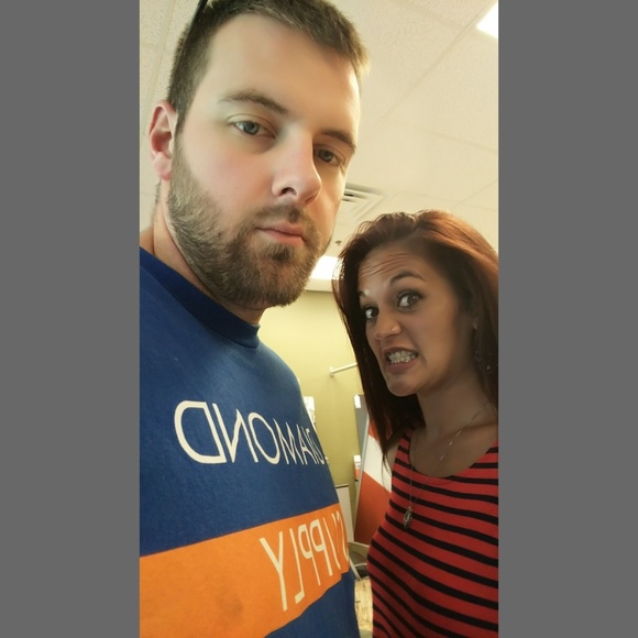 Meet your Posher, Tara!😊 - Picture 3 of 4